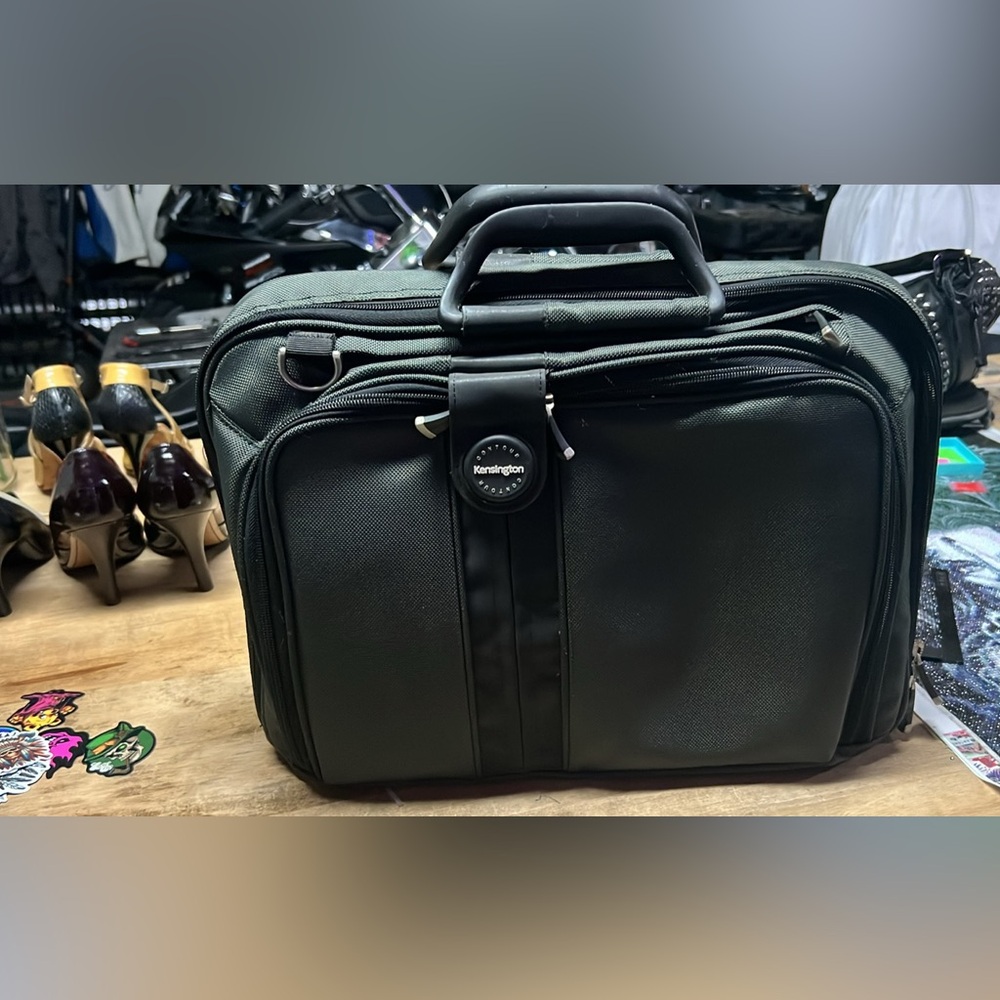 Kensington contour laptop briefcase bag